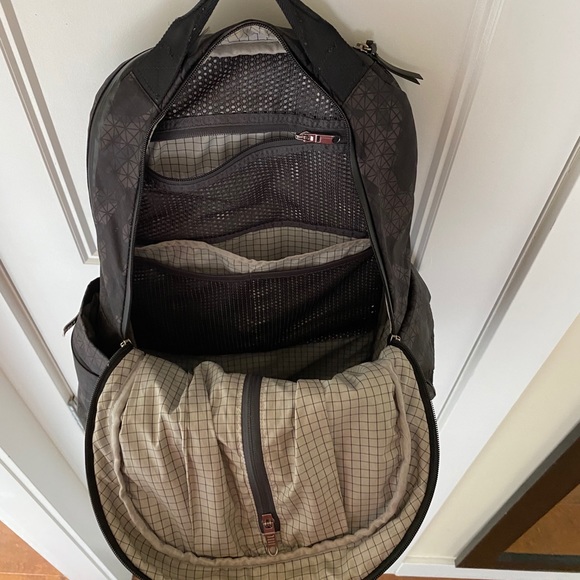 Lululemon Cruiser Backpack - Picture 3 of 4